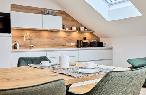 Feldwies Apartment | Stylish Chiemsee time-out | balcony, parking lot, ideal location