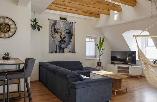Mering Apartment | Stylish & family friendly maisonette flat | 20 min from Munich