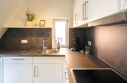 Coburg Apartment | Stylish, modern old flat in the centre