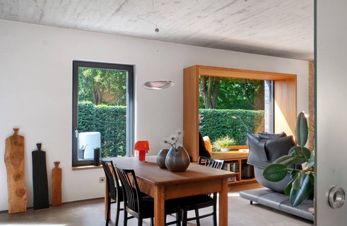 Meppen House | Stylish New Holiday Apartment with Shared Terrace, Shared Garden, and Wi-Fi