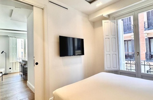 Sol Apartment | Stylish Plaza Mayor View Prime City Location
