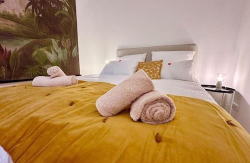 Altstadt-Nord Apartment | Stylish Quiet City Oasis near Cologne Central Station