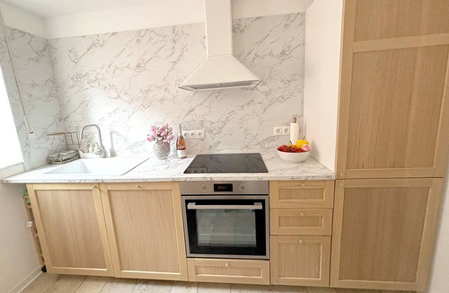Bad Konigshofen Apartment | Stylish vacation apartment with modern kitchen & comfortable bathroom