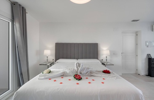 Carratraca Bed & Breakfast | Suite Banderas Spa—Doble Jacuzzi y Bañera de Hidromasaje