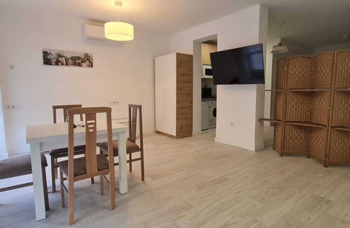 Vista Alegre Apartment | Suite room with double bed, sofa bed, double bed a