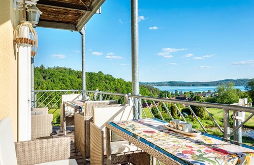 Spalt Apartment | Suite 'Seelixir' with Lake View, Shared Garden and Wi-Fi