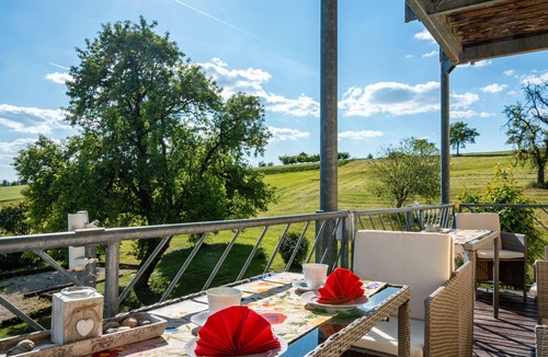 Spalt Apartment | Suite 'Seensucht' with Lake View, Shared Garden and Wi-Fi