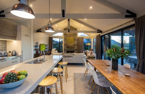 Kawarau Falls Villa | Sun Peaks Villa | Outdoor fireplace & hot tub | 2 mins to Jack`s Point golf