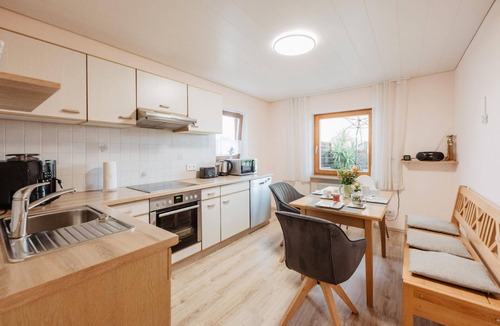 Kneisting House | Sunflower holiday flat in Dreiburgenland