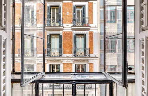 Chueca Apartment | Sunlit Chueca 2BR nr city center, by Blueground