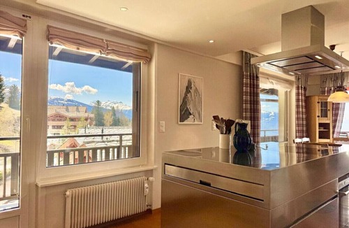 Lens Apartment | Sunny Alpine Apartment - 180 View