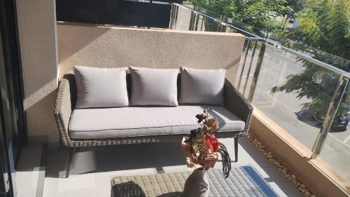 Pueblo Latino Apartment | Sunny apartment 5 minutes to Mil Palmeras Beach