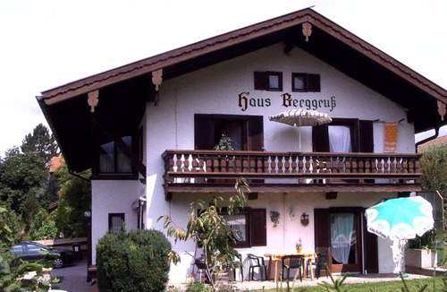 Vordermiesenbach Apartment | Sunny apartment with wonderful mountain views with free leisure card