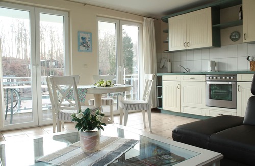 Sellin Apartment | Sunny comfort apartment with 2 balconies in 1st row to the beach - Fewo Meerestraum