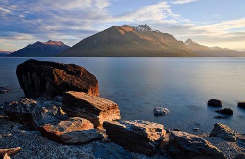 Kelvin Heights House | Sunny Lakeside Haven