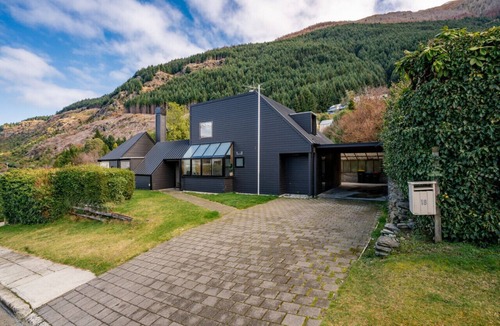 Sunshine Bay House | Sunshine Bay Lake Views