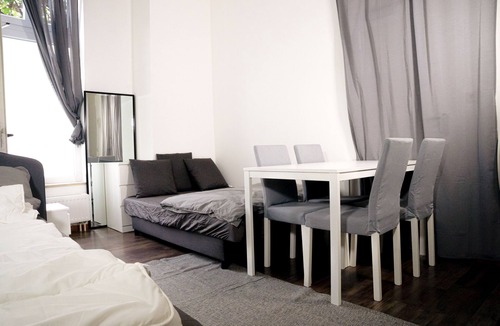 Augsburg-Goggingen Apartment | Sweet Apartment with WIFI