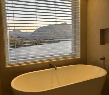 Frankton Villa | Takitimu Villa Remarkables View - Boutique Luxury, Private Bath with Stunning View