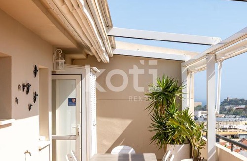 Las Lagunas Apartment | Terraza y Piscina - Koti Rentals - Ático Margarita