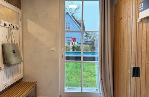 Glowe House | Thatched cottage for 8 people with an outdoor pool, near the beach & forest, sauna