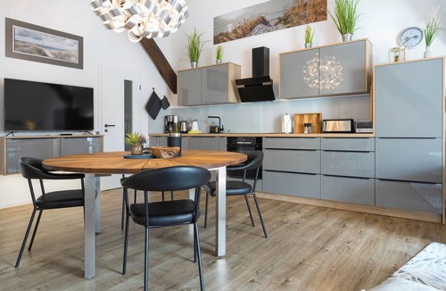 Aschhauserfeld Apartment | The approx. 60m² large and very chic 2-room apartment for 1 to 2 persons is located on the Ahrenshof in the heart of Bad Zwischenahn.