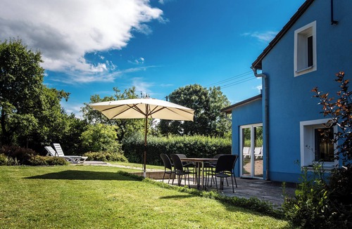 Langenaltheim House | The BLAUE HAUS - surrounded by greenery
