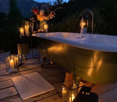 Closeburn Villa | The Box Car with Outdoor Private Bath