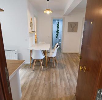 San Martin de Valdeiglesias Apartment | The Grand Lakeview Retreat