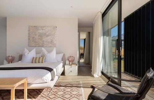 Kawarau Falls Resort | The Lake House in Jacks Point