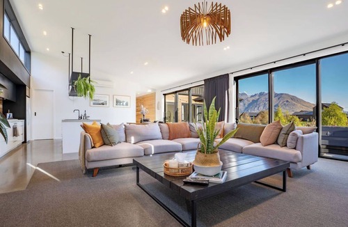 Jacks Point House | The Outlook at Jacks Point