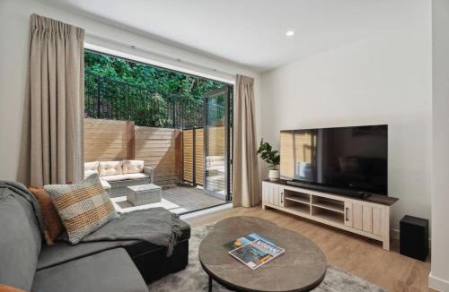 Arthur's Point House | The Queenstown Alpine Nest