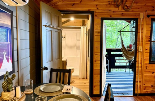 Laurel Ridge Cabin | The Roost, w/King bed and Mtn Views