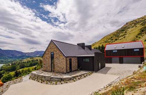 Lake Hayes Apartment | The Sicilian Loft | Modern | Close to Wineries