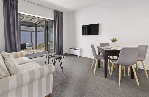 Cardrona House | THE SOMBRE DUCK AT BENBRAE - CARDRONA HOLIDAY APARTMENT in Glendhu Bay
