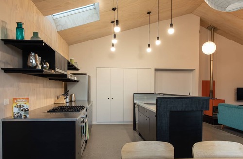 Kawarau Falls Cottage | The Woolshed - Jacks Point Holiday Home