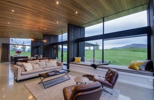 Arrow Junction Villa | The Woolstore Luxury Holiday Home by MajorDomo