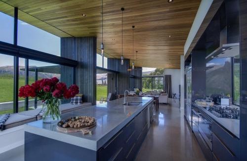 Arrow Junction Villa | The Woolstore Luxury Holiday Home by MajorDomo