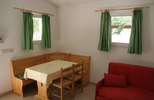 La Puebla de Roda House | Tidy bungalow with a covered terrace, in the Aragon region