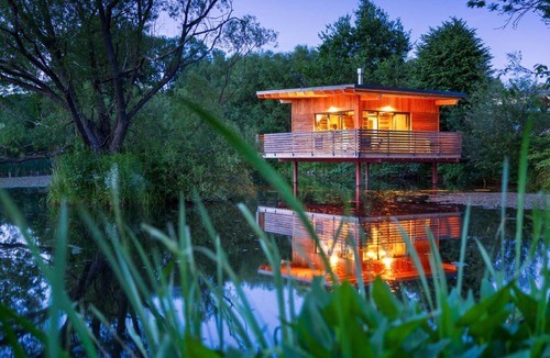 Buhlau House | Tiny House über dem Pferdeteich mit Kamin, Fasssauna & großer Terrasse - für Kurzentschlossene