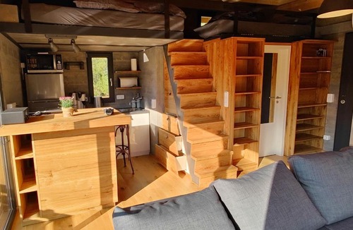 Buhlau House | Tiny House über dem Pferdeteich mit Kamin, Fasssauna & großer Terrasse - für Kurzentschlossene