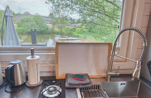 Buhlau House | Tiny house by the pond: terrace, barbecue, outdoor fireplace