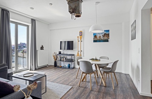 Wismar Apartment | Tolles Ferienapartment mit Balkon in Toplage im Hafen der Hansestadt Wismar