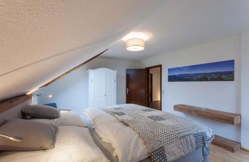 Isny im Allgaeu Apartment | Top 98 qm Ferienwohnung im Allgäu, Balkon und Parkplatz