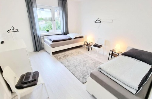 Iserlohn Apartment | TOP Monteurwohnung mit Balkon, 5 Zimmer, voll ausgestattet, Wäsche inklusive, kostenfreier Parkplatz und WLAN - IL01