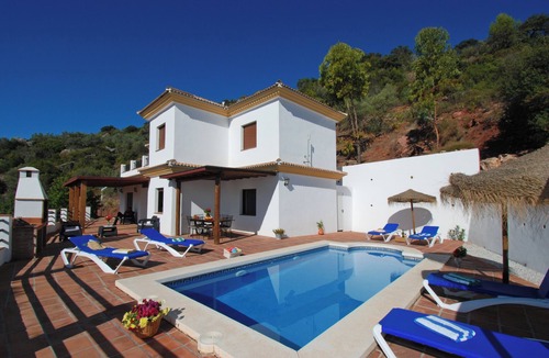 Comares Villa | Torcal 1 - Magnificent Villa for 8 People, Heated Pool, A/C, WIFI, Pet friendly!