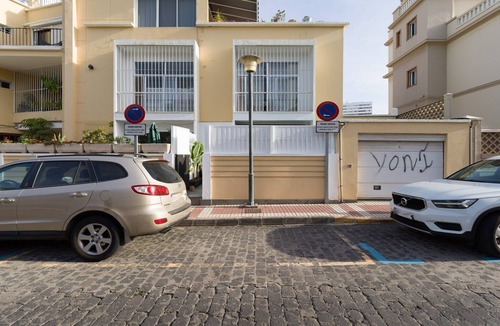 Las Palmas de Gran Canaria Apartment | Townhouse in Las Palmas near Playa Alcaravaneras