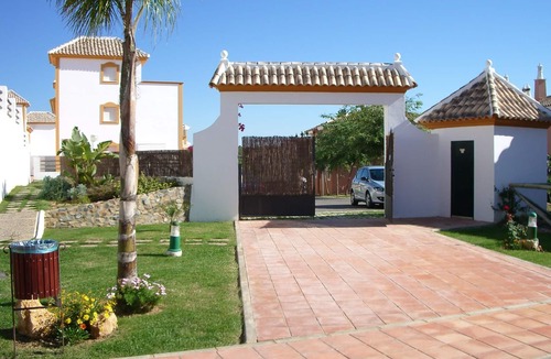 Islantilla House | Townhouse with terrace and pool 15 min from the beach.