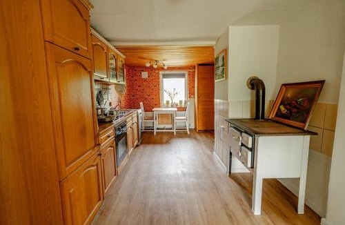 Lubstorf Apartment | Träumen unter Bäumen - Omas lütte Obstbutze am See