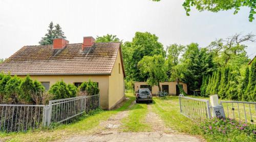 Lubstorf Apartment | Träumen unter Bäumen - Omas lütte Obstbutze am See
