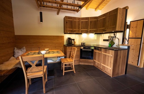 Schwob House | "traudl Alm" für 4-6 Personen, 2 Separate Schlafzimmer, Terrasse mit Bergblick, Whirlpool, Infrarotliegen